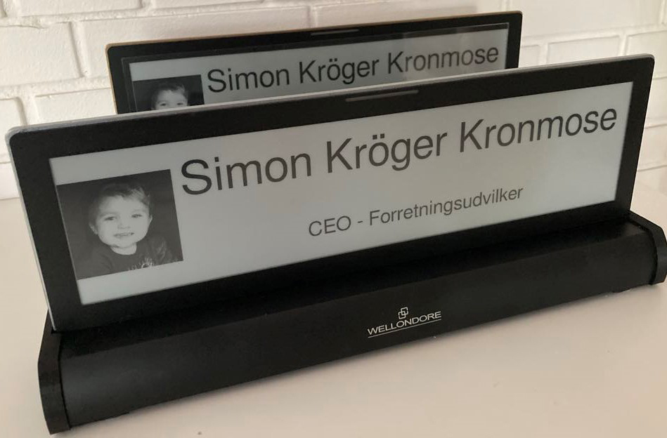 Nameplate motoriseret indtrækkelig 14,7″